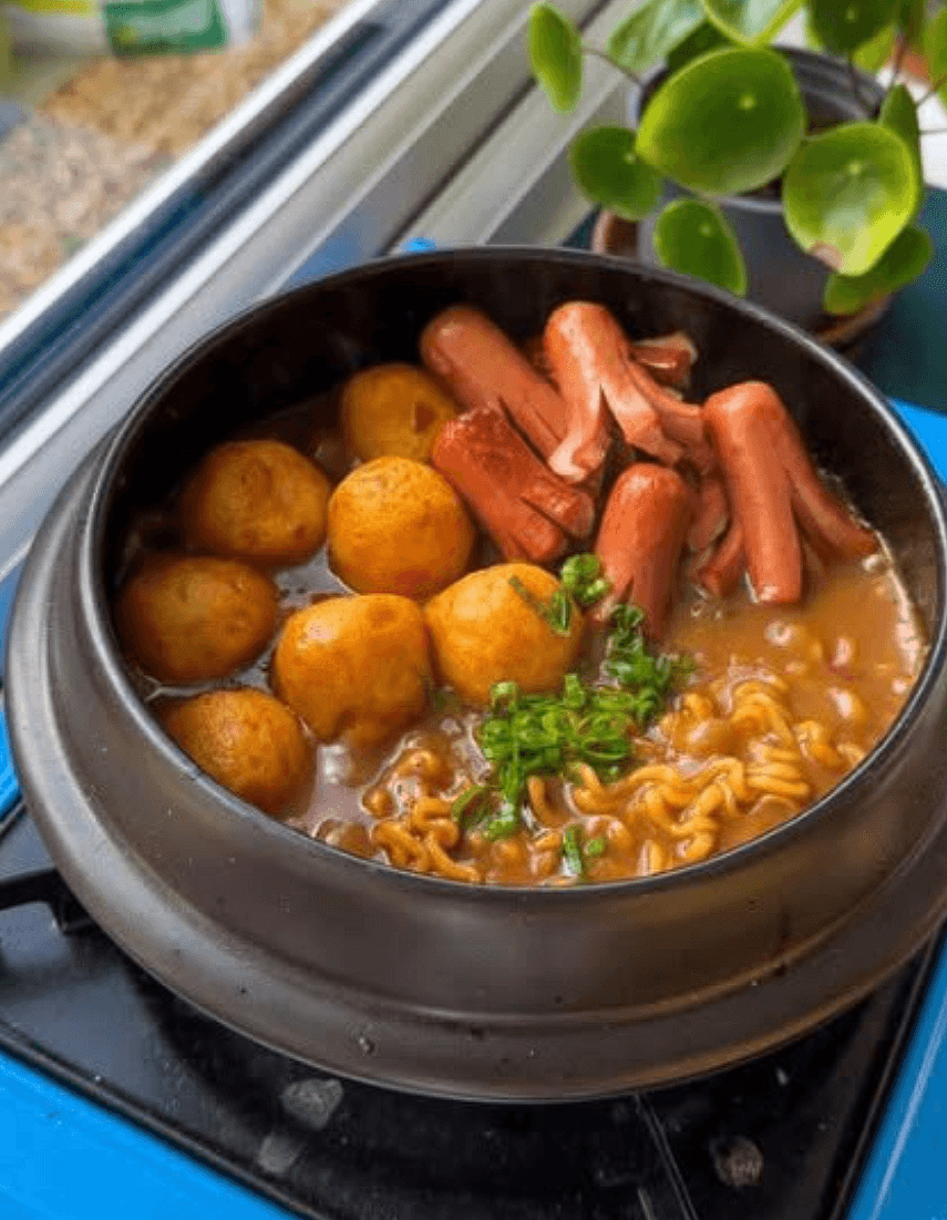 HK Curry Fish Ball & Sausage Noodles