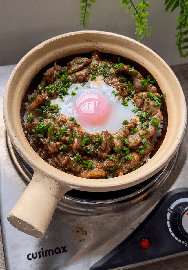 Claypot Beef Rice with Egg and Chives (Bo Zai Fan)